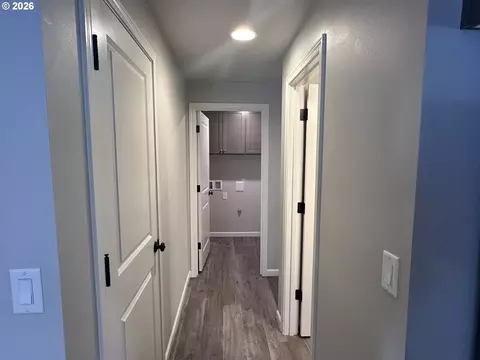Entry Way - 374 Nursery Ct, Eugene, OR 97402 photo 2 of 3