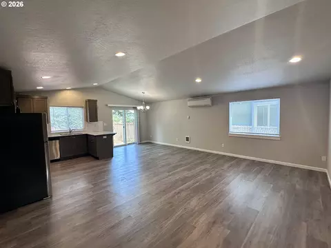 Living - 374 Nursery Ct, Eugene, OR 97402 photo 1 of 5