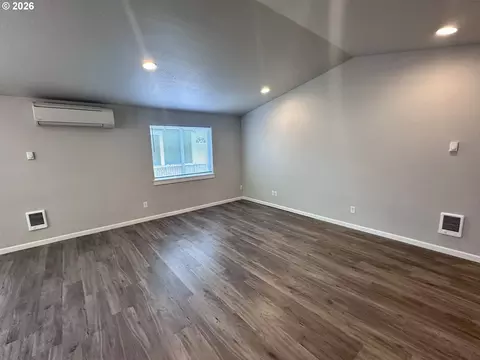 Living - 374 Nursery Ct, Eugene, OR 97402 photo 4 of 5