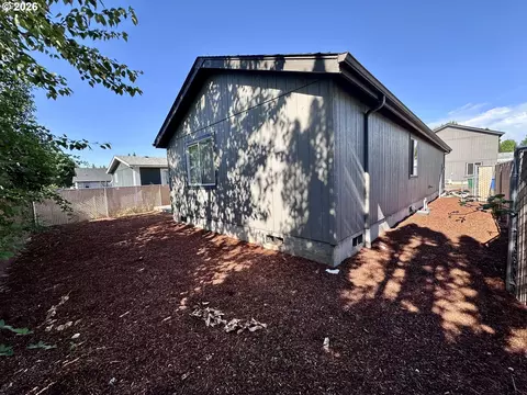Exterior - 374 Nursery Ct, Eugene, OR 97402 photo 4 of 4