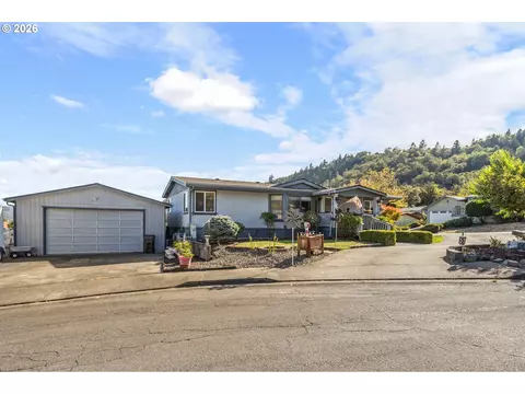 118 NW Cordelia Ct, Roseburg, OR 97471