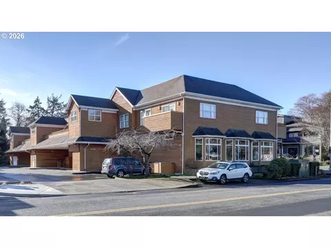 123 S Hemlock St #204, Cannon Beach, OR 97110
