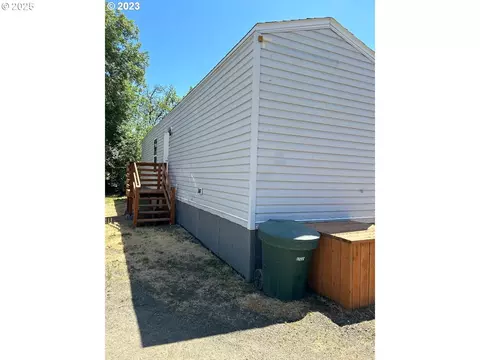 5000 NE Stephens St #25, Roseburg, OR 97470