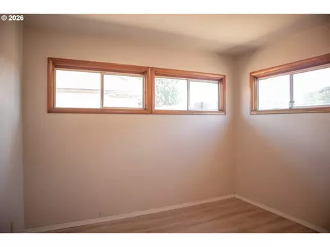 Bedroom - 905 Chenoweth Loop, The Dalles, OR 97058 photo 1 of 5