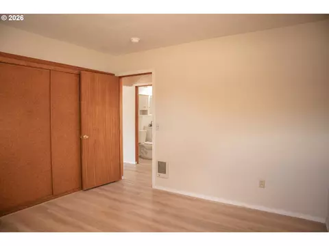 Bedroom - 905 Chenoweth Loop, The Dalles, OR 97058 photo 5 of 5