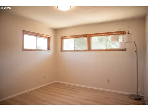 Bedroom - 905 Chenoweth Loop, The Dalles, OR 97058 photo 3 of 5