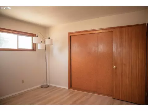 Bedroom - 905 Chenoweth Loop, The Dalles, OR 97058 photo 4 of 5