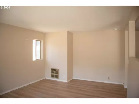 Living - 905 Chenoweth Loop, The Dalles, OR 97058 photo 7 of 7