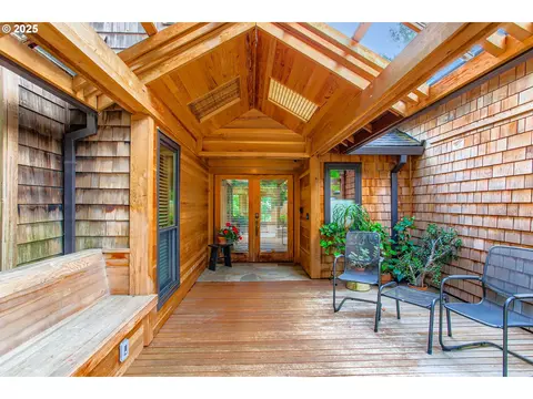 3902 SW Mount Adams Dr, Portland, OR 97239