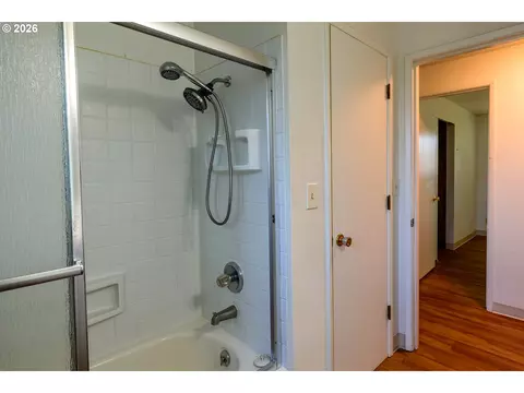 Bath - 165 E Rosewood Ave, Eugene, OR 97404 photo 3 of 5