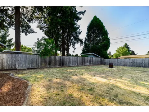 Exterior - 165 E Rosewood Ave, Eugene, OR 97404 photo 3 of 5