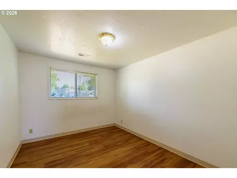 Bedroom - 165 E Rosewood Ave, Eugene, OR 97404 photo 1 of 9