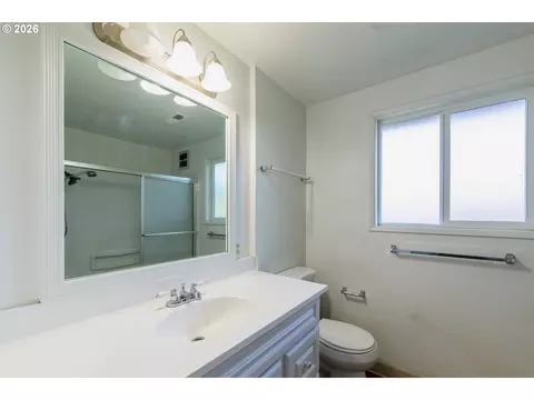 Bath - 165 E Rosewood Ave, Eugene, OR 97404 photo 4 of 5