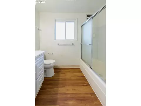 Bath - 165 E Rosewood Ave, Eugene, OR 97404 photo 5 of 5