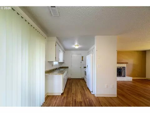 Kitchen - 165 E Rosewood Ave, Eugene, OR 97404 photo 1 of 5