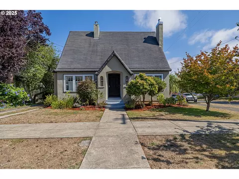 894 S 5th St, Coos Bay, OR 97420
