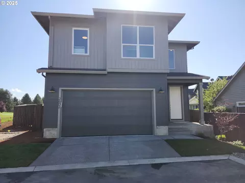 2920 Olympic St #23, Woodburn, OR 97071