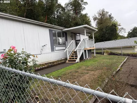 423 NE Kirby Ave, Roseburg, OR 97470