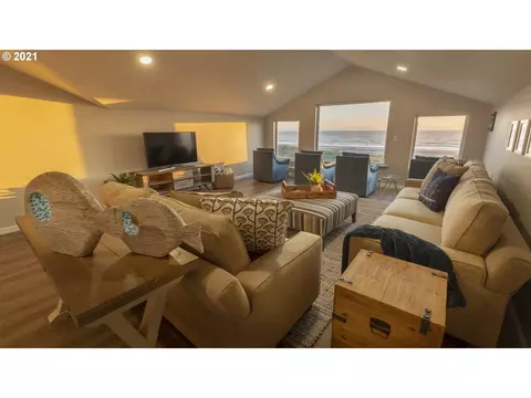 7304 SW Pacific Coast Hwy, Waldport, OR 97394