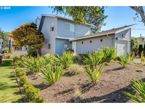 250 N Harbor St, Rockaway Beach, OR 97136