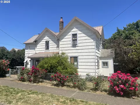 112 NE 1st St, Willamina, OR 97396