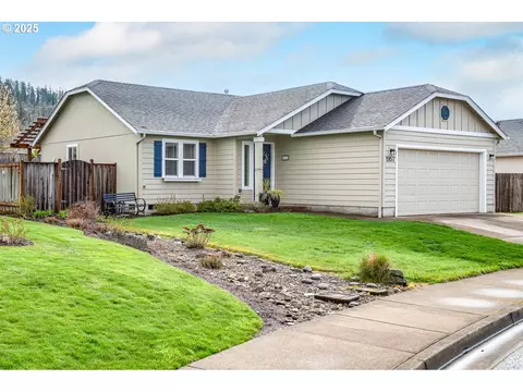 1957 S 58th St, Springfield, OR 97478