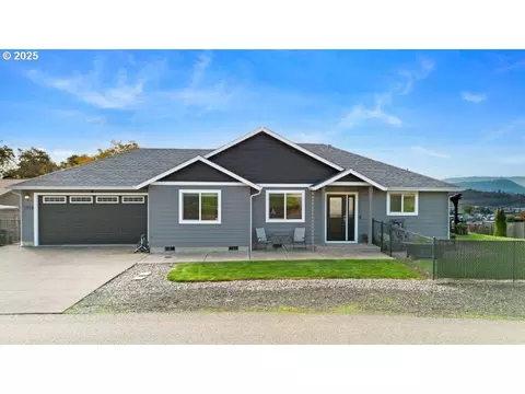 1916 NE Todd St, Roseburg, OR 97470