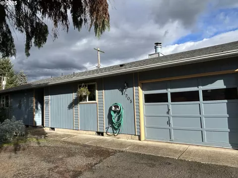 1205 Mill St, Springfield, OR 97477
