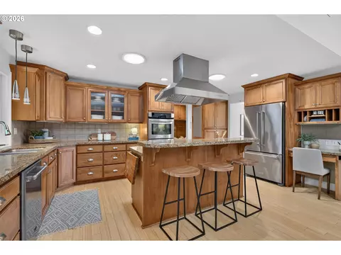 Kitchen - 2060 SW Butler Rd, Gresham, OR 97080 photo 2 of 4