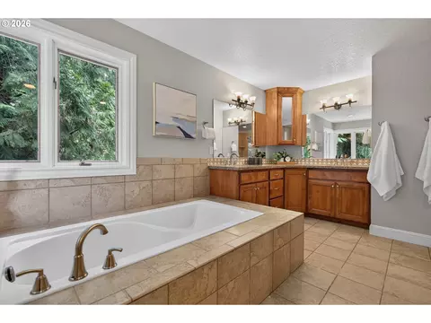 Bath - 2060 SW Butler Rd, Gresham, OR 97080 photo 1 of 6