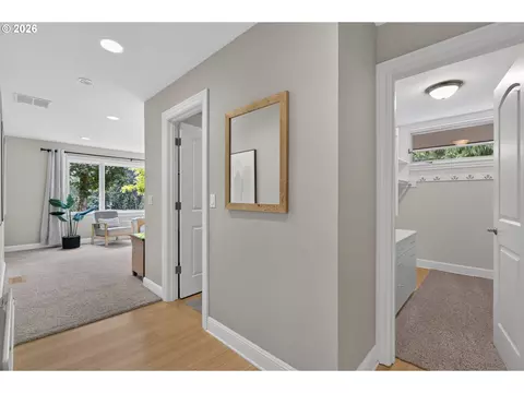 Entry Way - 2060 SW Butler Rd, Gresham, OR 97080 photo 3 of 5