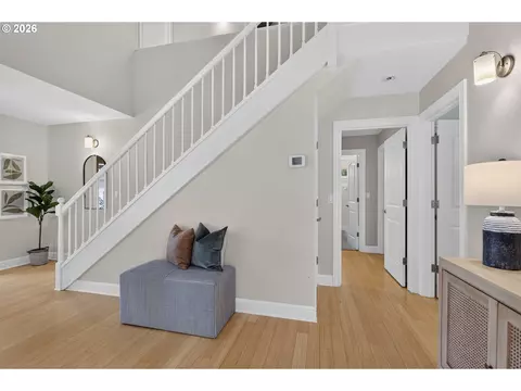 Entry Way - 2060 SW Butler Rd, Gresham, OR 97080 photo 2 of 5