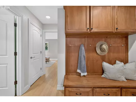 Entry Way - 2060 SW Butler Rd, Gresham, OR 97080 photo 4 of 5