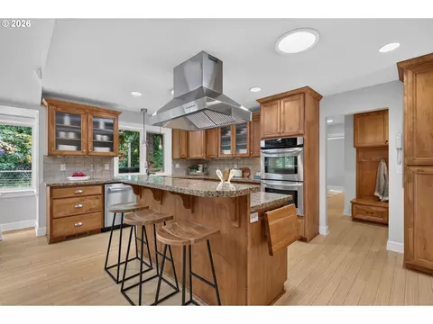 Kitchen - 2060 SW Butler Rd, Gresham, OR 97080 photo 1 of 4