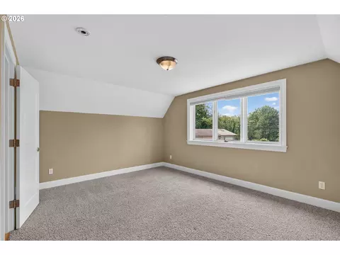 Bedroom - 2060 SW Butler Rd, Gresham, OR 97080 photo 6 of 7