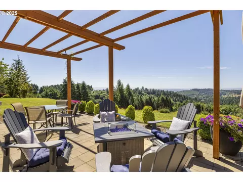 17385 NE Fairview Dr, Dundee, OR 97115