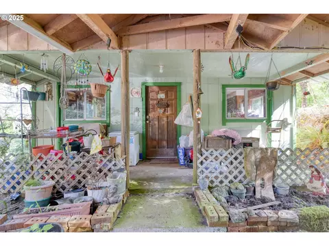56010 Goldbrick Rd, Myrtle Point, OR 97458