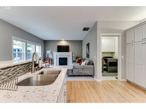 Kitchen - 3320 Saint Thomas St, Eugene, OR 97408 photo 7 of 7