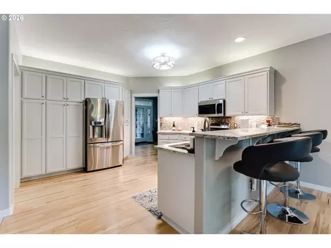 Kitchen - 3320 Saint Thomas St, Eugene, OR 97408 photo 5 of 7