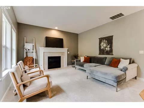Living - 3320 Saint Thomas St, Eugene, OR 97408 photo 2 of 3