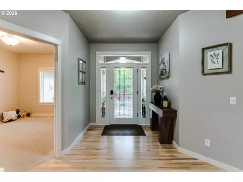 Entry Way - 3320 Saint Thomas St, Eugene, OR 97408 photo 1 of 4