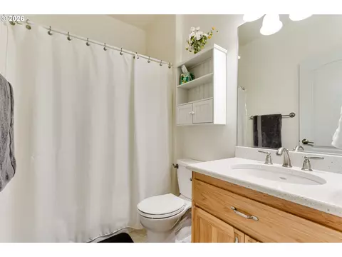 Bath - 3320 Saint Thomas St, Eugene, OR 97408 photo 3 of 3