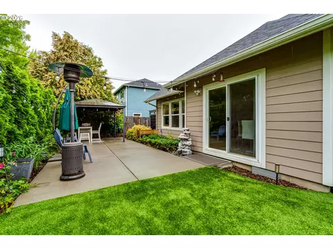 Exterior - 3320 Saint Thomas St, Eugene, OR 97408 photo 3 of 5