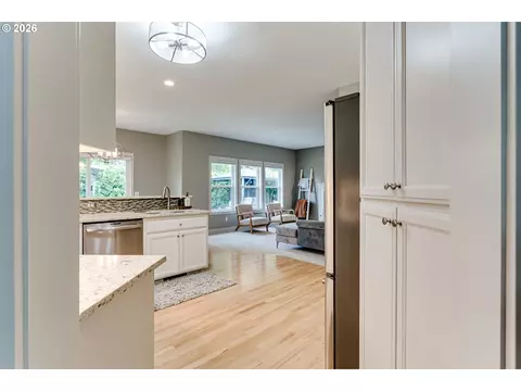Kitchen - 3320 Saint Thomas St, Eugene, OR 97408 photo 1 of 7