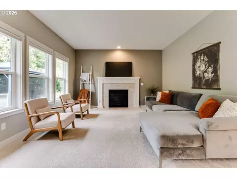 Living - 3320 Saint Thomas St, Eugene, OR 97408 photo 1 of 3