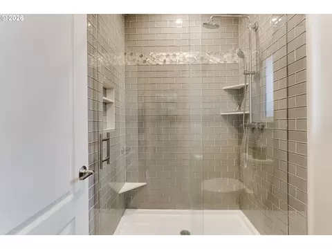 Bath - 3320 Saint Thomas St, Eugene, OR 97408 photo 2 of 3