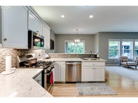 Kitchen - 3320 Saint Thomas St, Eugene, OR 97408 photo 2 of 7