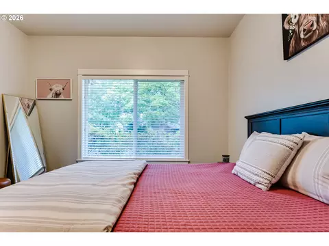 Bedroom - 3320 Saint Thomas St, Eugene, OR 97408 photo 5 of 9