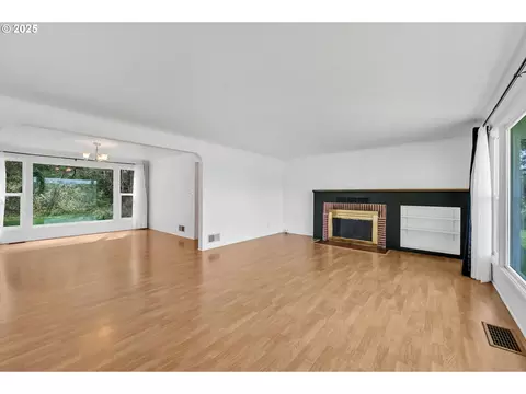 26900 Crow Rd, Eugene, OR 97402 photo 13