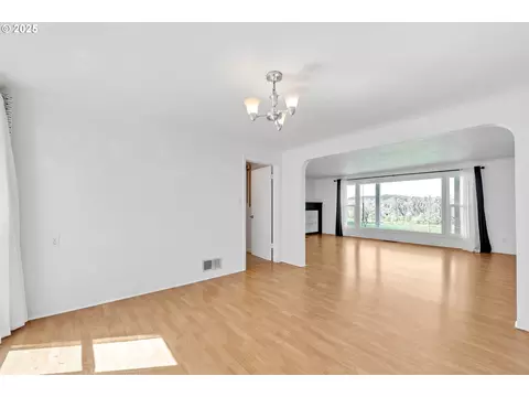 26900 Crow Rd, Eugene, OR 97402 photo 14